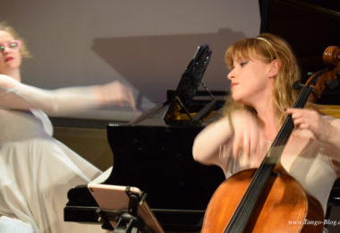 Das klassische Kammermusikensemble, Trio Frizzante, lud zum „Tango per tre“. Ein Abend, gewidmet dem Tango und aufgeführt von drei herausragenden Musikerinnen. Im Rahmen des Festivals Treff.Kunst, in Wien, spielte das vielseitige Trio, Tango.